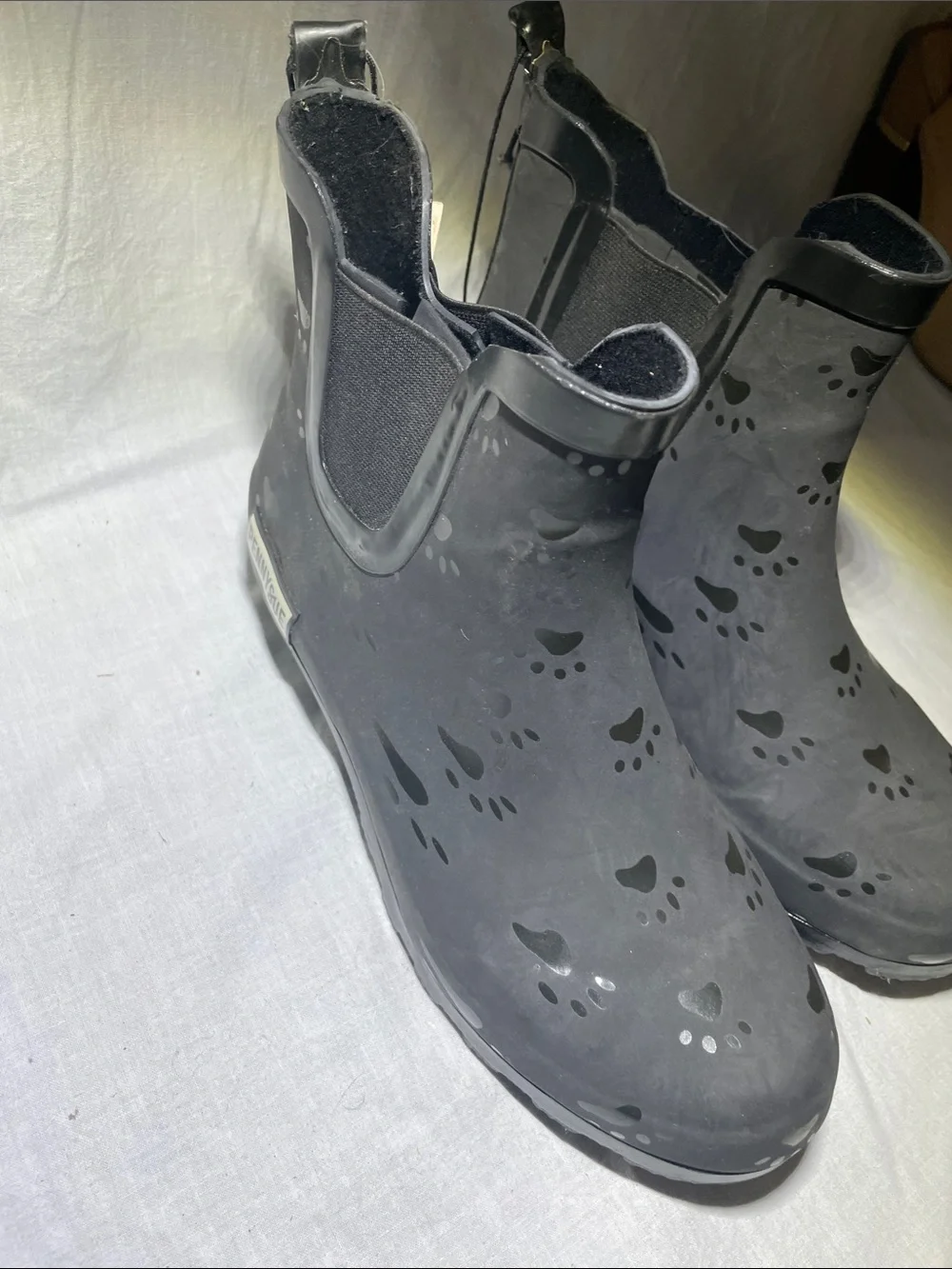 NEW PENNYSUE Women’s Chelsea Ankle Rain Boots Paw Print Gray/Black Size 6.5 / 7